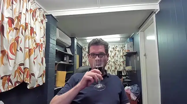 tilobinder online show from March 19, 2025, 3:08 pm