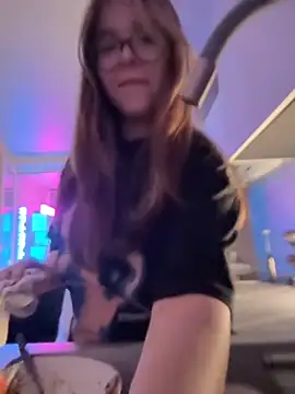 Snapshot of CutiePie3 chatting on September 14, 2025, 5:24 pm CutiePie3 online show from September 14, 2025, 5:24 pm