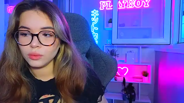 Snapshot of CutiePie3 chatting on October 6, 2025, 3:02 pm CutiePie3 online show from October 6, 2025, 3:02 pm