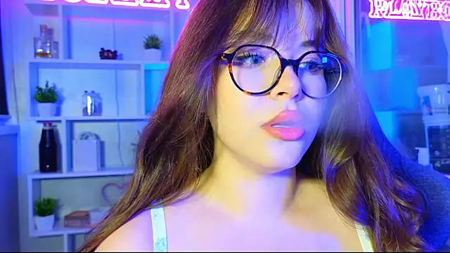 Snapshot of CutiePie3 chatting on November 18, 2025, 8:01 pm CutiePie3 online show from November 18, 2025, 8:01 pm