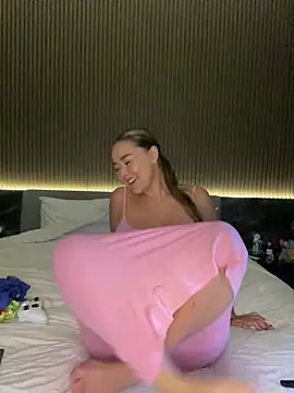 mayakitsune69 online show from February 1, 2026, 9:51 am