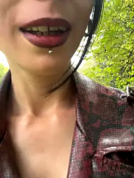 MissMidnightUK online show from September 24, 2025, 4:02 pm