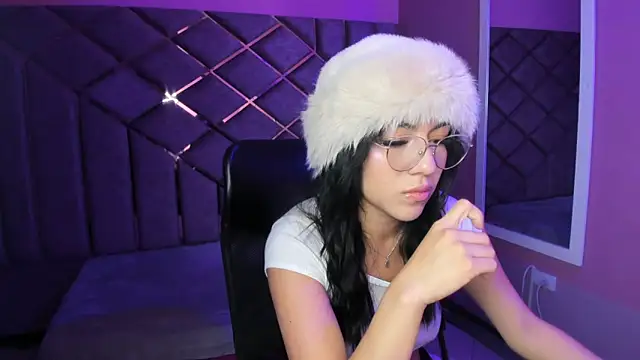 Poly Sasha  online show from April 7, 2026, 2:46 am