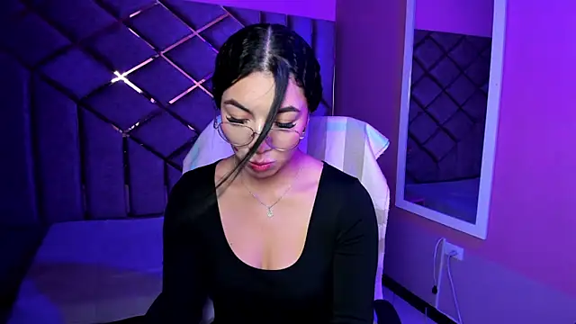 Snapshot of Poly_Sasha_ chatting on April 24, 2026, 3:52 am Poly Sasha online show from April 24, 2026, 3:52 am