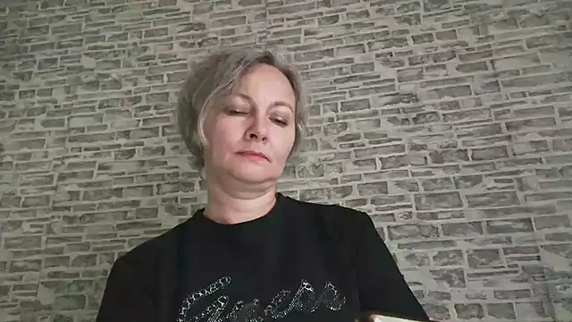 EdithManning online show from October 31, 2025, 7:05 am