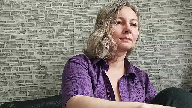 EdithManning online show from November 10, 2025, 6:29 am