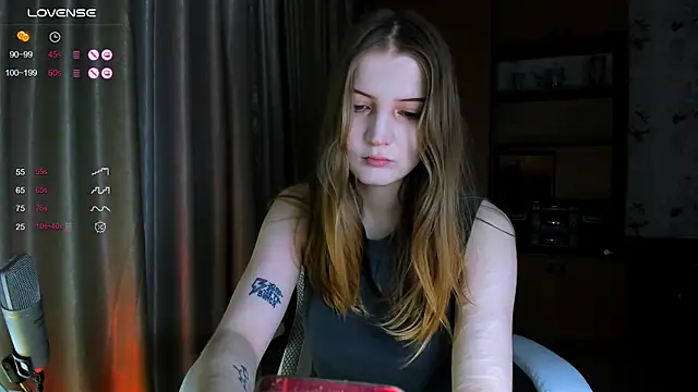 princessaalicc online show from December 14, 2025, 1:49 pm