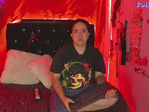 katieeandsharonn online show from November 12, 2025, 1:26 pm