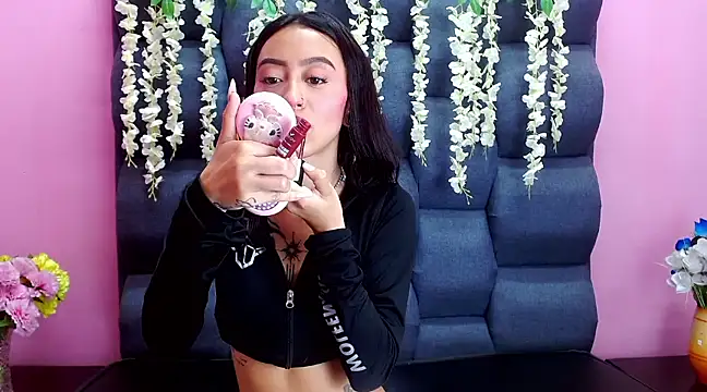 Miaa Thopmson online show from March 6, 2025, 7:21 pm