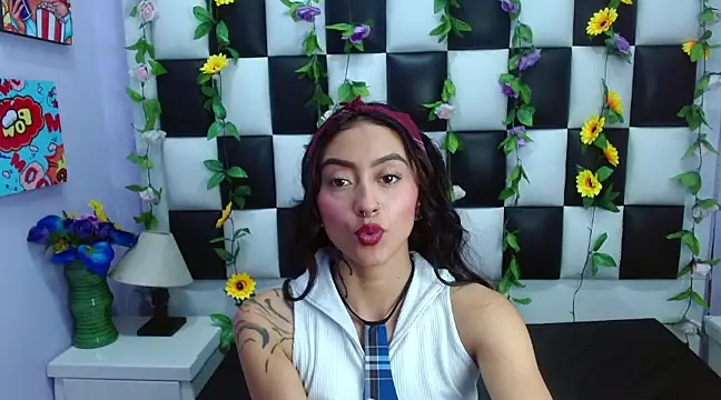 Miaa Thopmson online show from March 14, 2025, 3:58 pm