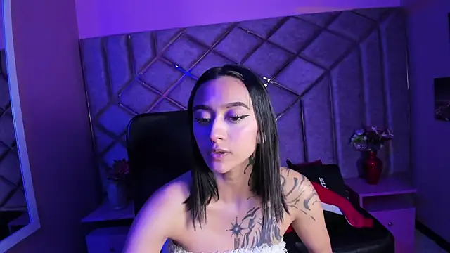 Miaa Thopmson online show from September 9, 2025, 2:32 am