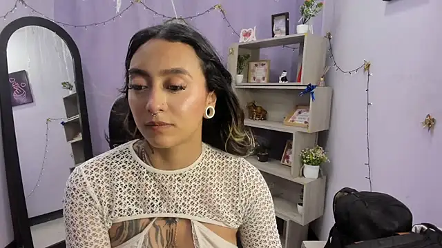 Miaa Thopmson online show from March 19, 2026, 9:59 pm