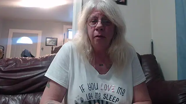 canadiancougar1965 online show from February 16, 2025, 10:22 pm