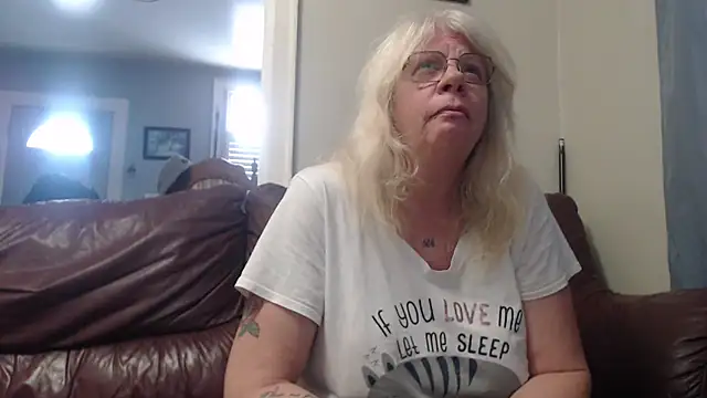 canadiancougar1965 online show from February 16, 2025, 4:42 pm