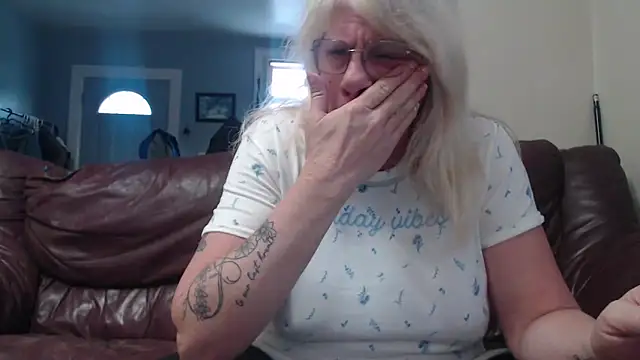 canadiancougar1965 online show from March 2, 2025, 10:23 pm