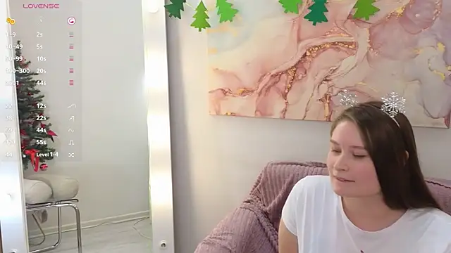 sophie  lee online show from December 20, 2024, 2:26 pm