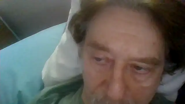 Snapshot of frankie7inch chatting on May 18, 2026, 1:05 pm frankie7inch online show from May 18, 2026, 1:05 pm