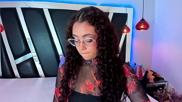 antonelllepiercee online show from March 14, 2025, 11:23 am