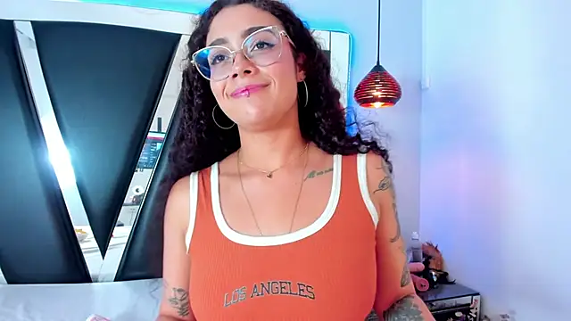 antonelllepiercee online show from March 17, 2025, 2:34 pm