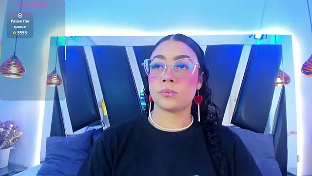 antonelllepiercee online show from November 6, 2025, 11:03 am