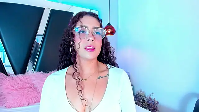 antonelllepiercee online show from March 20, 2025, 11:27 am