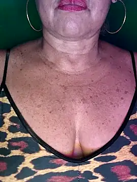 Kasandra Ho online show from November 24, 2025, 5:46 pm