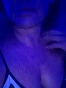 Kasandra Ho online show from December 17, 2025, 1:32 am