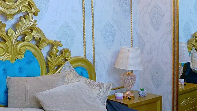 LucyLeah online show from November 4, 2025, 1:15 pm