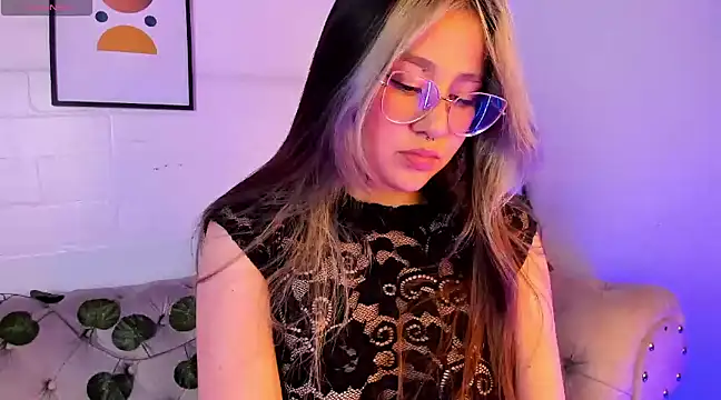 Aliiceyong online show from January 27, 2025, 11:00 pm