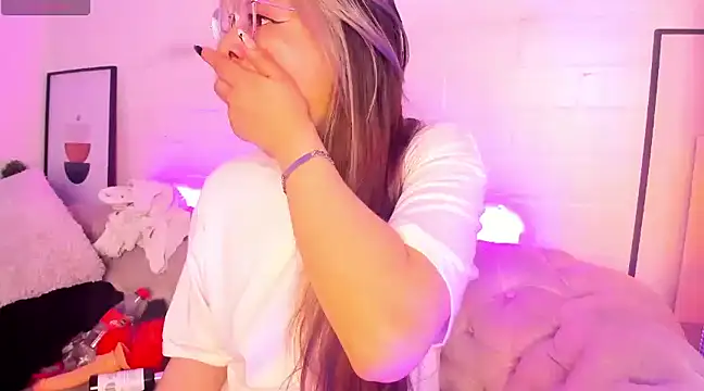 Aliiceyong online show from February 4, 2025, 9:28 am