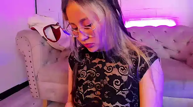 Aliiceyong online show from February 14, 2025, 3:43 am