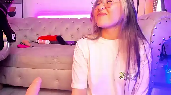 Aliiceyong online show from February 4, 2025, 6:25 am