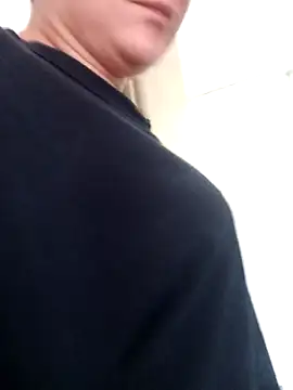 Snapshot of Skylar-Vox- chatting on September 12, 2025, 6:18 pm Skylar-Vox- online show from September 12, 2025, 6:18 pm