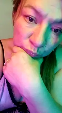 Snapshot of Skylar-Vox- chatting on March 21, 2025, 12:29 am Skylar-Vox- online show from March 21, 2025, 12:29 am