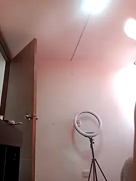 Snapshot of Skylar-Vox- chatting on November 16, 2025, 7:51 pm Skylar-Vox- online show from November 16, 2025, 7:51 pm