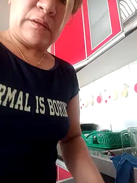 Snapshot of Skylar-Vox- chatting on October 9, 2025, 2:17 pm Skylar-Vox- online show from October 9, 2025, 2:17 pm