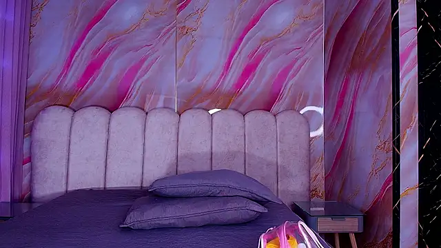 mia stanfort online show from March 25, 2026, 7:13 pm