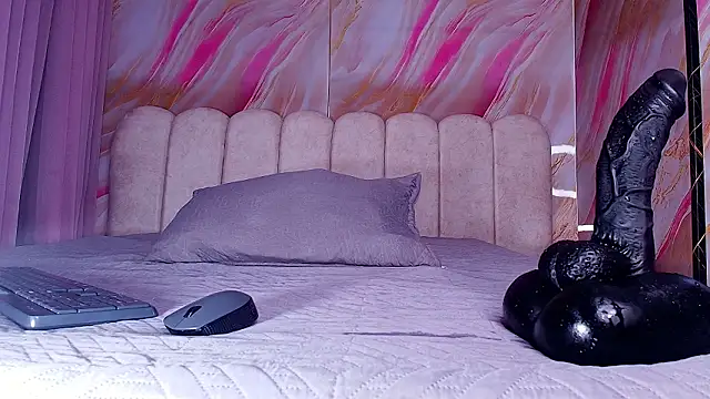 mia stanfort online show from March 19, 2026, 7:14 pm