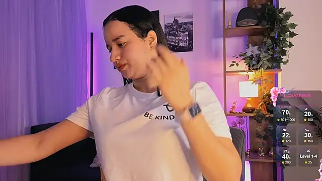 emilyrouxe online show from September 17, 2025, 1:13 pm