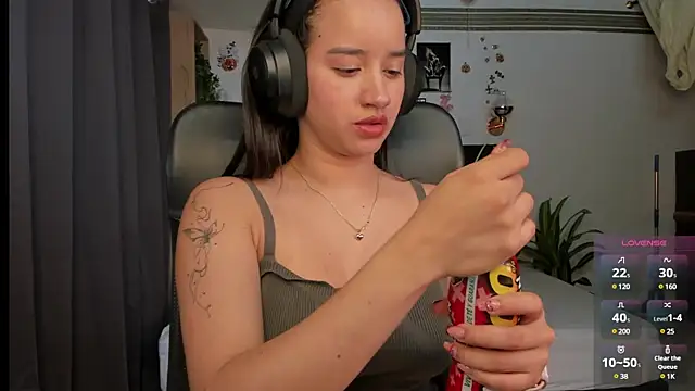 emilyrouxe online show from March 21, 2025, 2:40 pm