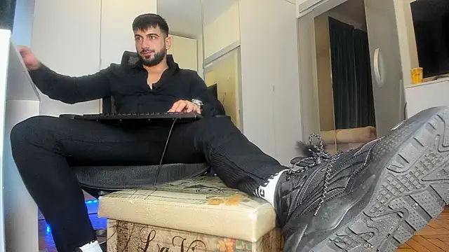 welcometo hell online show from October 5, 2025, 11:01 am