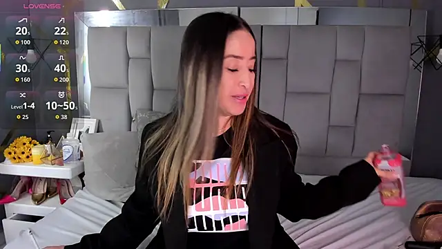 AliceSteel12 online show from November 19, 2025, 6:08 pm