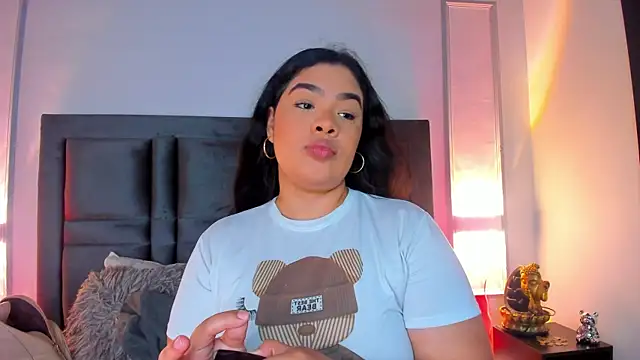 EmmaBecket2 online show from September 8, 2025, 8:08 pm