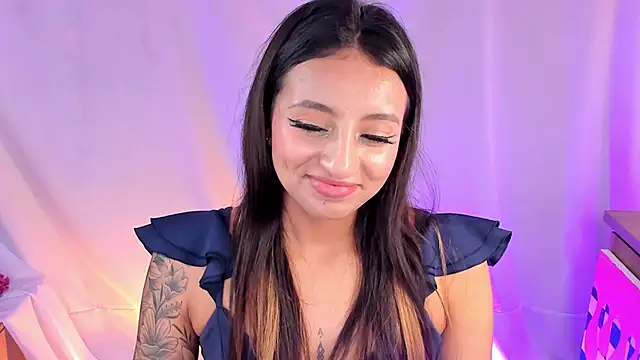 Snapshot of adelarangel chatting on February 7, 2025, 10:19 pm adelarangel online show from February 7, 2025, 10:19 pm