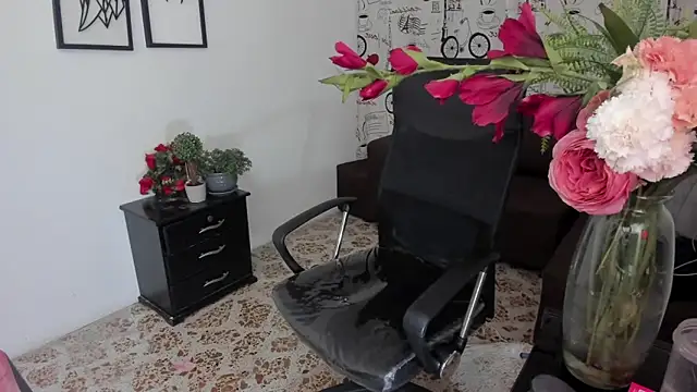 Snapshot of Danielacossio chatting on September 24, 2025, 4:08 am Danielacossio online show from September 24, 2025, 4:08 am