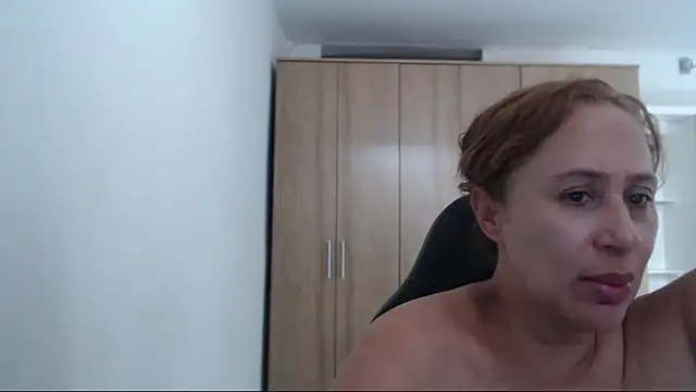 Snapshot of RoxanaLove9 chatting on July 16, 2026, 6:49 pm RoxanaLove9 online show from July 16, 2026, 6:49 pm