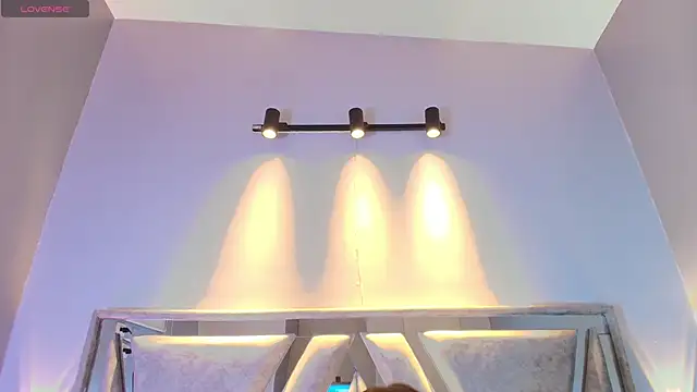 Snapshot of Annie9_ chatting on October 17, 2025, 3:43 am Annie9 online show from October 17, 2025, 3:43 am