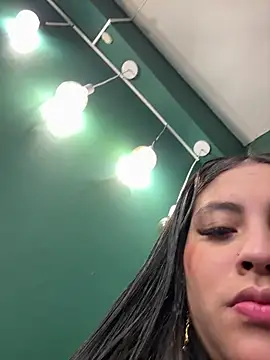 Snapshot of Annie9_ chatting on December 3, 2025, 3:29 am Annie9 online show from December 3, 2025, 3:29 am