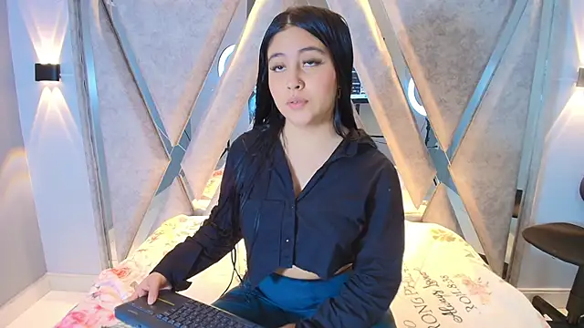 Snapshot of Annie9_ chatting on October 25, 2025, 3:38 am Annie9 online show from October 25, 2025, 3:38 am