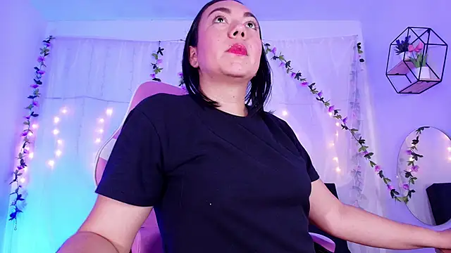 Ana luciaaa online show from February 3, 2025, 9:39 pm